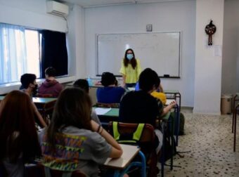 Άνοιγμα σχολείων στις 10 Ιανουαρίου: Τρία self test την πρώτη εβδομάδα – Τι θα συμβεί αν βρεθεί κρούσμα στην τάξη – Ελλάδα