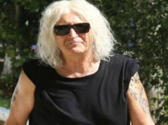 Φωτοτυπία: Δείτε για πρώτη φορά τον… άγνωστο αδελφό του Νίκου Καρβέλα! – Gossip