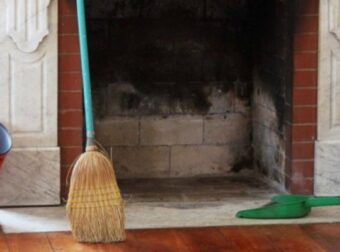 Τζάκι: Πανεύκολο καθάρισμα με ξύδι και άλλα 3 υλικά – Σπίτι