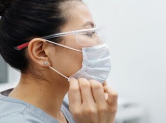 Ποιος είναι ο λόγος που τόσο πολλοί άνθρωποι μολύνονται ξανά από κορωνοϊό; – Κόσμος