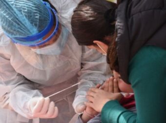 Μετάλλαξη Όμικρον: Το σύμπτωμα στα παιδιά κάτω των 5 ετών που ανησυχεί – Τι να προσέξετε – Ομορφιά & Υγεία