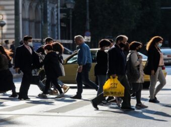Κορωνοϊός – Νέα μέτρα: Σκέψεις για χαλάρωση των περιορισμών μετά και το άνοιγμα των σχολείων – Τα δύο σενάρια – Ελλάδα