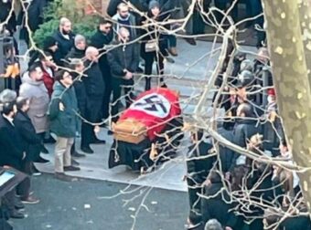 Κηδεία-ντροπή στην Ρώμη: Το φέρετρο με την σβάστικα και οι ναζιστικοί χαιρετισμοί – Κόσμος