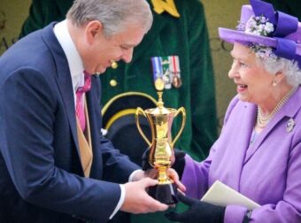 Βασίλισσα Ελισάβετ: «Αποκαθήλωση» για τον πρίγκιπα Άντριου μετά το σκάνδαλο – Κόσμος