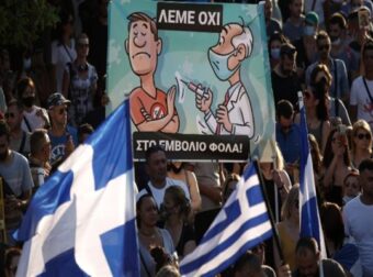 Αδιανόητο ξέσπασμα αντιεμβολιάστριας σε γιατρό στην Πάτρα: "Πατσαβούρα… Το παιδί μου πονούσε" (video) – Ελλάδα