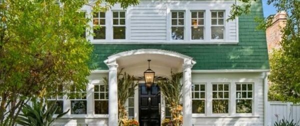 Θυμάστε το σπίτι από την ταινία "Εφιάλτης στο δρόμο με τις λεύκες"; Θα πάθετε πλάκα αν μάθετε πόσο πουλήθηκε – Funny-Περίεργα