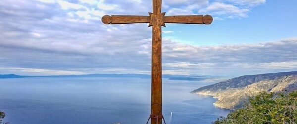 Αυτό το μυστικό εκκλησάκι που δεν χρειάστηκε ούτε πάτωμα, ούτε ταβάνι για να χτιστεί – Που βρίσκεται; – Funny-Περίεργα