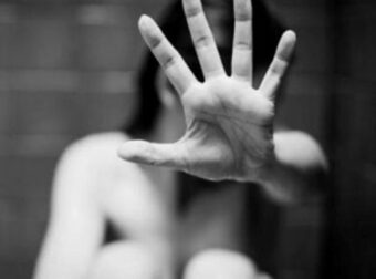 Υπόθεση βιασμού στη Θεσσαλονίκη: Το χάπι στυτικής λειτουργίας και τα κλειδιά – Τα ευρήματα στο δωμάτιο και το μήνυμα της 24χρονης – Ελλάδα