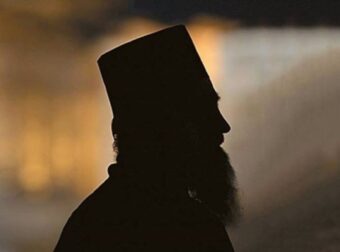 Αδιανόητο σκηνικό! Αρνητής ιερέας με κορωνοϊό το έσκασε από το νοσοκομείο και πέθανε λίγες ώρες μετά – Ελλάδα