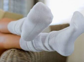 Διατηρήστε τις λευκές κάλτσες πεντακάθαρες και αστραφτερές με αυτά τα 2 υλικά – Σπίτι