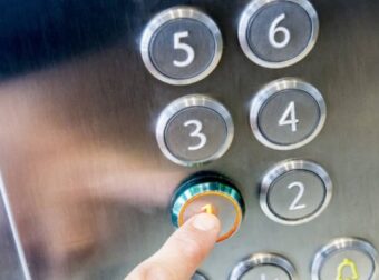 Εφιάλτης σε ασανσέρ: Δύο ανήλικα παιδιά εγκλωβίστηκαν – «Θα τον έκοβε στη μέση» – Ελλάδα