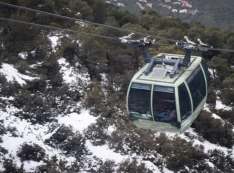 Κακοκαιρία – Άρχισε να το στρώνει: Έντονη χιονόπτωση στη λεωφόρο Πάρνηθος και διακοπή κυκλοφορίας (video) – Ελλάδα
