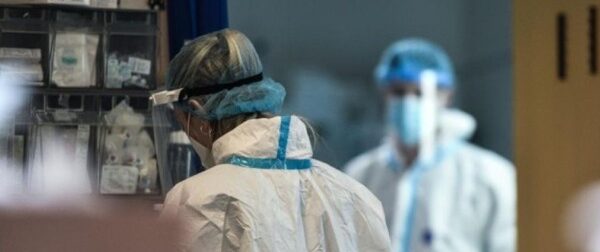 Κορωνοϊός: Ξανά πάνω από 80 νεκροί σε ένα 24ωρο – Σταθερά τα κρούσματα, στα ύψη οι διασωληνωμένοι – Ελλάδα