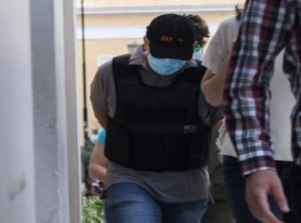 "Ψευτογιατρός" : Συγκλονίζει νέα μαρτυρία ασθενούς με σκλήρυνση κατά πλάκας – Ουρές σε μοναστήρι για να εξετάσει – Ελλάδα