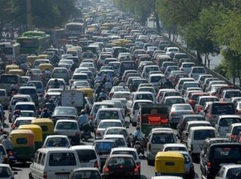 Έκαναν τσακωτό οδηγό να βλέπει βίντεο ερωτικού περιεχομένου την ώρα του μποτιλιαρίσματος (photos) – Funny-Περίεργα