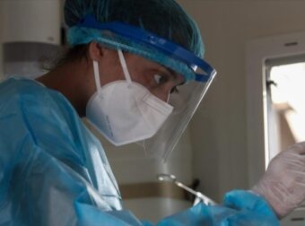 Στο έλεος της πανδημίας η χώρα: Περισσότερα από 18.000 νέα κρούσματα – Στους 668 οι διασωληνωμένοι – Ελλάδα