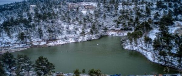 Παραμυθένιες εικόνες από τη χιονισμένη Πάρνηθα – Φωτογραφία