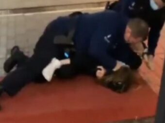 Σκέτη φρίκη! Αστυνομικοί έπεσαν πάνω σε 14χρονη και την άρχισαν στα χαστούκια – Κόσμος