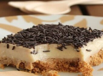 Μπισκοτογλυκό ψυγείου με μπανάνα και γιαούρτι – Έτοιμο στο πι και φι! – Συνταγές