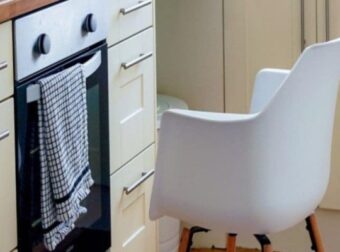 Κρεμάτε την πετσέτα της κουζίνας στο φούρνο; Μην το ξανακάνετε! – Σπίτι