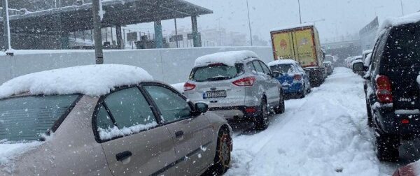 Κακοκαιρία Ελπίδα: Στην Αττική Οδό ο στρατός για να απεγκλωβίσει τους οδηγούς – Γενική αργία την Τρίτη – Ελλάδα