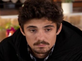 «Σασμός»: Mετά τη δολοφονία το «θαύμα» – Το viral βίντεο με τον Πετρή μέσα από το ασθενοφόρο – MEDIA & TV