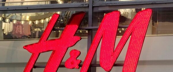 To φουσκωτό μπουφάν από το H&M που θα συνοδεύσει τις χειμερινές σου αποδράσεις – Shopping