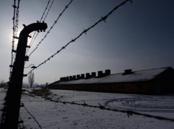 Αφιερώματα για την Ημέρα Μνήμης για τα θύματα του Ολοκαυτώματος από την Τζουλιάνα Μάργκουλις – Πολιτισμός