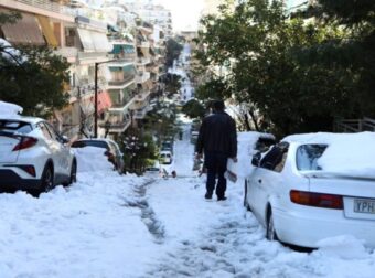 Σκηνές ντροπής: Τέσσερις μέρες μετά την «Ελπίδα» η Αθήνα παραμένει παράλυτη! (video) – Ελλάδα
