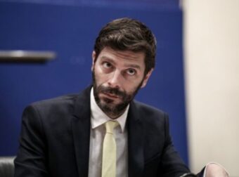 Δύσκολες ώρες για τον Νικόλα Γιατρομανωλάκη – Η περιπέτεια με την υγεία του – Πολιτική