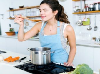 Με αυτό το πανέξυπνο κόλπο θα μαγειρέψετε χωρίς να λερώσετε τη κουζίνα σας – Σπίτι