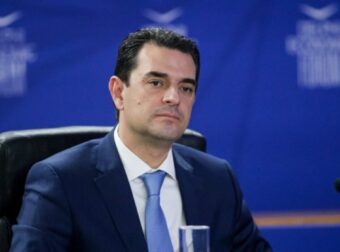 Κακοκαιρία «Ελπίδα»: «Παράθυρο» Κώστα Σκρέκα για αποζημίωση σε όσους έμειναν χωρίς ρεύμα πάνω από 24 ώρες – Οικονομία