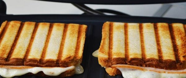 Δεν έχεις τοστιέρα; 3+1 «μαγικοί» τρόποι για να ψήσεις το τοστ σου – Σπίτι