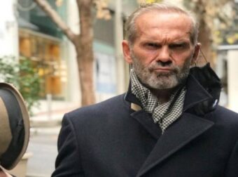 Το "παλάτι" του Πέτρου Κωστόπουλου: Το σαλόνι όνειρο και ο κόκκινος καναπές – Gossip