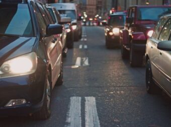 Κυκλοφοριακή συμφόρηση στην Αττική: Ποιοι δρόμοι είναι στο "κόκκινο" – Ελλάδα