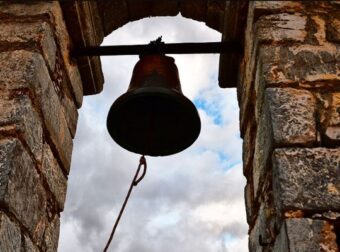 Απίστευτο! Ιερέας έφαγε πρόστιμο 2 χιλ. ευρώ γιατί βαρούσε πολύ δυνατά τις καμπάνες – Funny-Περίεργα