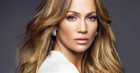 Τζένιφερ Λόπεζ: Η sexy φούστα που έκοψε την ανάσα στο Instagram