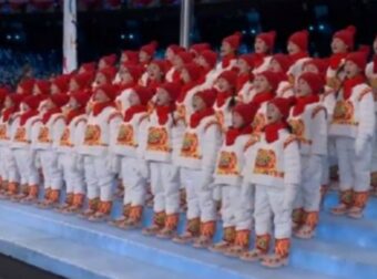 Μαγεία στο Πεκίνο: 40 παιδιά από την Κίνα τραγούδησαν τον Ολυμπιακό ύμνο στα ελληνικά