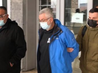 Στάθης Παναγιωτόπουλος: «Είμαι αγχωμένη που θα τον αντικρίσω – Με εξοργίζει να μη βλέπω καμία μεταμέλεια» λέει η 30χρονη που τον κατήγγειλε – Ελλάδα