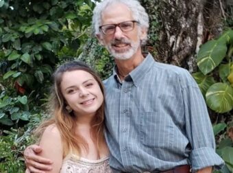 Η γυναίκα μου είναι 40 χρόνια μικρότερη και δεν με παντρεύτηκε για τα λεφτά!