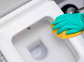 Απίθανο κόλπο για να καθαρίσετε τη λεκάνη στην τουαλέτα σας χωρίς χημικά – Σπίτι