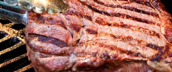 Το μυστικό για τις πιο νόστιμες χοιρινές μπριζόλες στο φούρνο – Το κόλπο που θα απογειώσει τη γεύση – Συνταγές