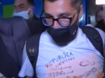 Survivor 5: Θλιμμένος και με το βλέμμα στο έδαφος επέστρεψε στην Ελλάδα ο Λάμπρος Κωνσταντάρας – Survivor