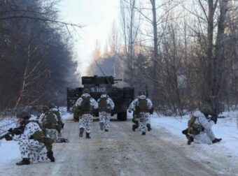 Κρίση στην Ουκρανία: Η Μόσχα αποσύρει μέρος των στρατευμάτων της από τα σύνορα – Αποκλιμάκωση ή μπλόφα; (photos) – Κόσμος