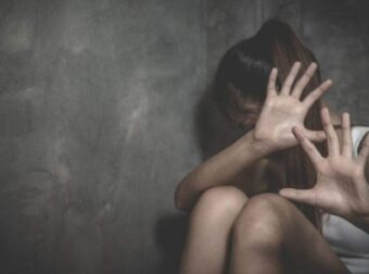 Φρίκη στα Φιλιατρά: 19χρονη εξέδιδε την 14χρονη αδελφή της – Ελλάδα