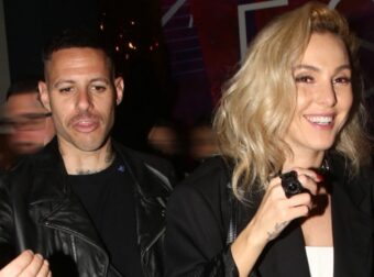 Τάμτα – Πάρις Κασιδόκωστας: Το τρυφερό φιλί στο κομψό σαλόνι του σπιτιού τους [φωτο]