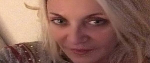 Ζει ξανά τον έρωτα η Ρούλα Κορομήλα! Αυτός είναι ο άντρας που την κάνει να λιώνει στην αγκαλιά του! – Gossip