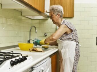 Έξι κόλπα της γιαγιάς στο καθάρισμα του σπιτιού που οι νέες νοικοκυρές δεν γνωρίζουν – Σπίτι