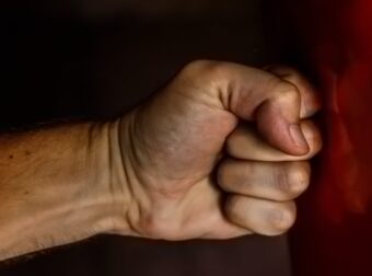 Σοκ στην Κρήτη: 20χρονος εκβίαζε 13χρονη για να συνευρίσκεται μαζί της – Ελλάδα