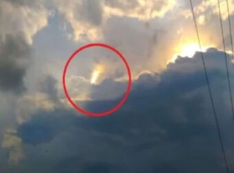 20χρονος άνδρας κατέγραφε τα σύννεφα με την κάμερα του – Μόλις κοίταξε καλύτερα του κόπηκε η ανάσα (Video) – Funny-Περίεργα